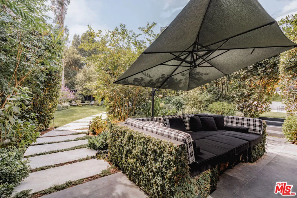 Santa Barbara, California 93108, United States, 3 Bedrooms Bedrooms, ,2 BathroomsBathrooms,Residential,Active,202747