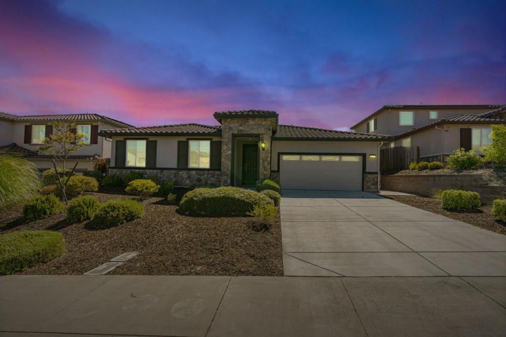 Welcome to your dream home in Antioch! This spacious 4-bedroom, 2-bathroom residence spans 2,309 sq ft and is situated on a generous 6,825 sq ft lot. The kitchen is a chefs delight, featuring granite countertops, an electric cooktop, double ovens, a gas oven range, and a handy island with a sink. Its equipped with modern appliances, including a refrigerator, microwave, and dishwasher, along with 220-volt outlets for added convenience. The open kitchen and family room combo provides a cozy atmosphere complemented by a hardwood flooring throughout. Gather around the inviting fireplace during cooler evenings. Enjoy the practicality of a walk-in closet in the primary bedroom and the convenience of a ground floor laundry room with washer and dryer included. For dining, choose from a breakfast bar, breakfast room, or a formal dining room. The home is part of the Antioch Unified Elementary School District. Additional features include central AC and forced air heating. This property offers a blend of comfort and modern amenities, making it an ideal choice for your new home.