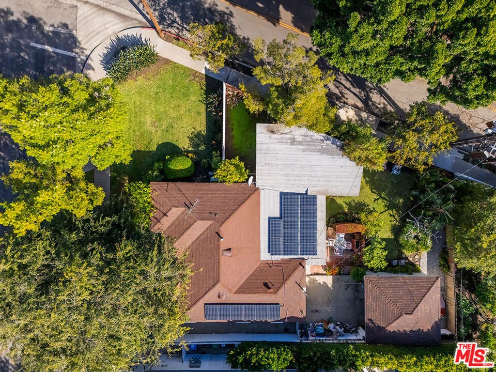 Photo of 11332 Chenault Street, Los Angeles, CA 90049 (MLS # 25621411)