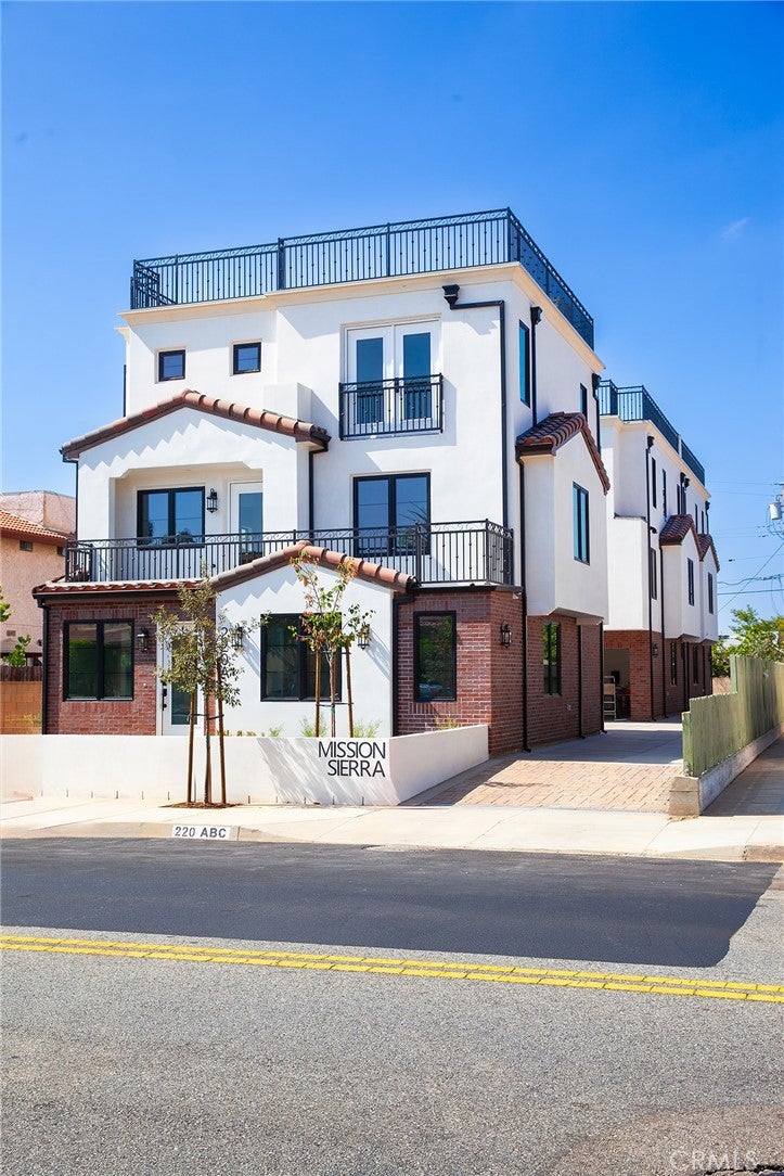 220 W Mission Rd