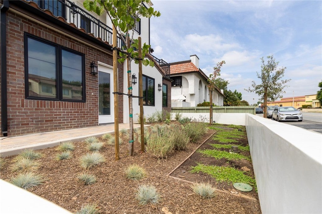220 W Mission A