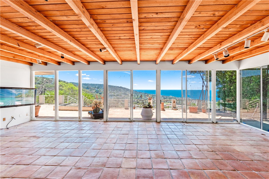 1223 Skyline Drive