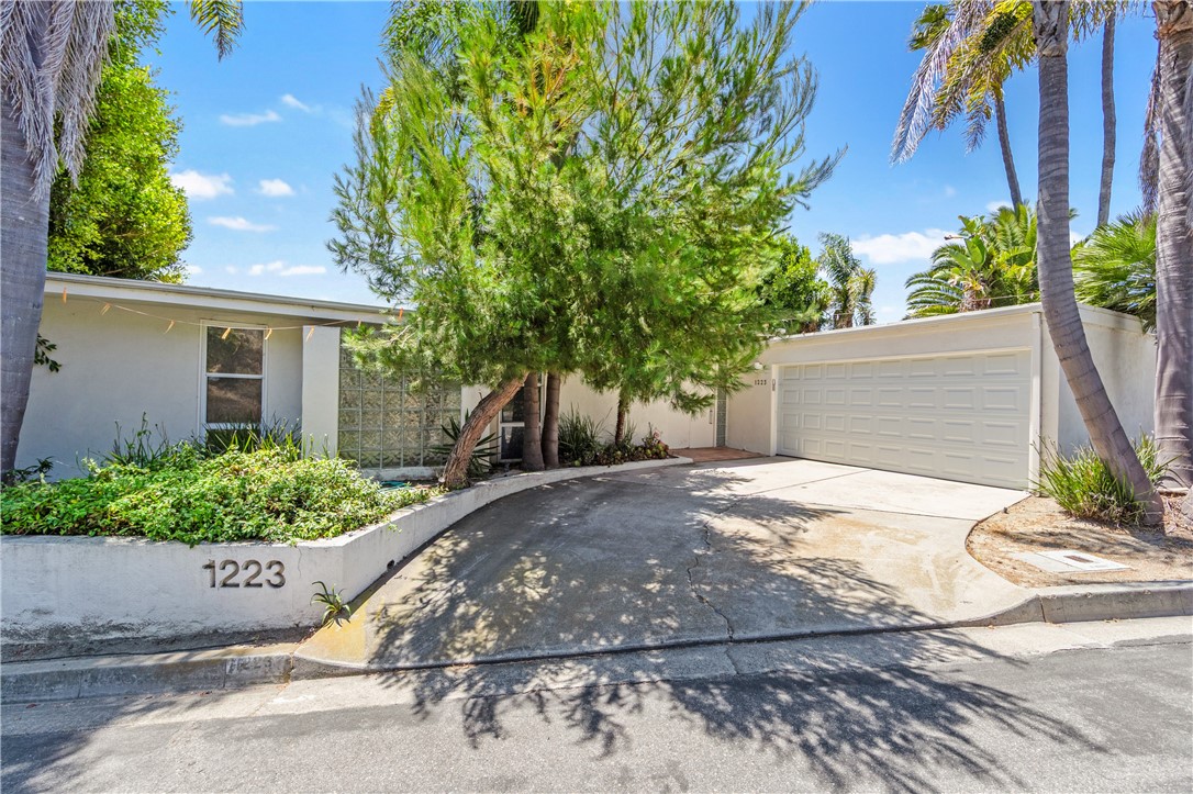 1223 Skyline Drive