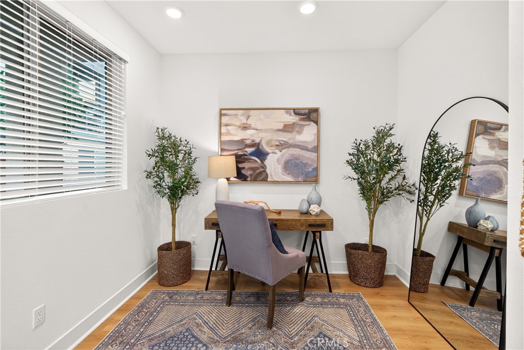 1682 W Lexington Lane