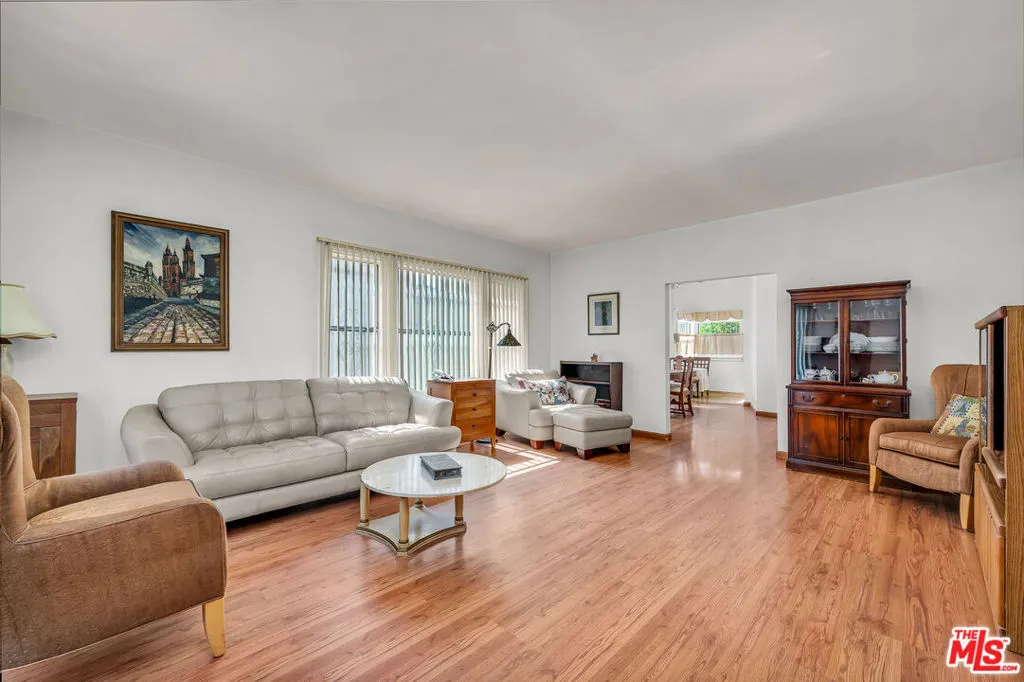 Signal Hill, California 90755, United States, 3 Bedrooms Bedrooms, ,1 BathroomBathrooms,Residential,Active,226019