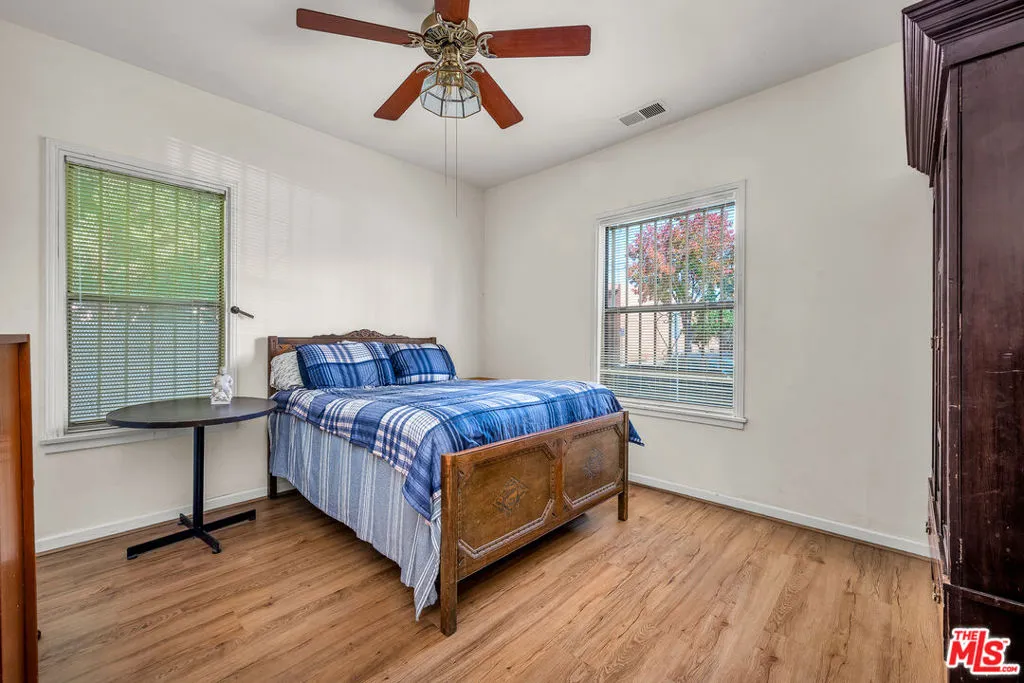 Signal Hill, California 90755, United States, 3 Bedrooms Bedrooms, ,1 BathroomBathrooms,Residential,Active,226019