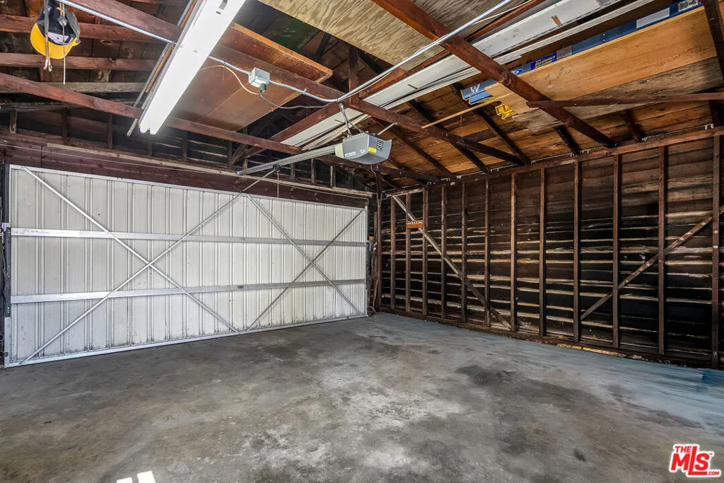 Signal Hill, California 90755, United States, 3 Bedrooms Bedrooms, ,1 BathroomBathrooms,Residential,Active,226019