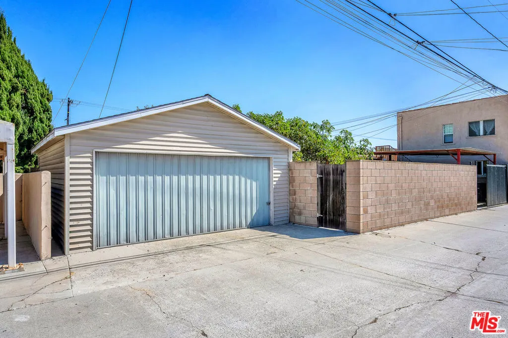 Signal Hill, California 90755, United States, 3 Bedrooms Bedrooms, ,1 BathroomBathrooms,Residential,Active,226019