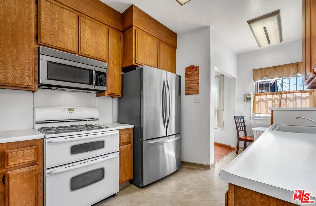 Signal Hill, California 90755, United States, 3 Bedrooms Bedrooms, ,1 BathroomBathrooms,Residential,Active,226019