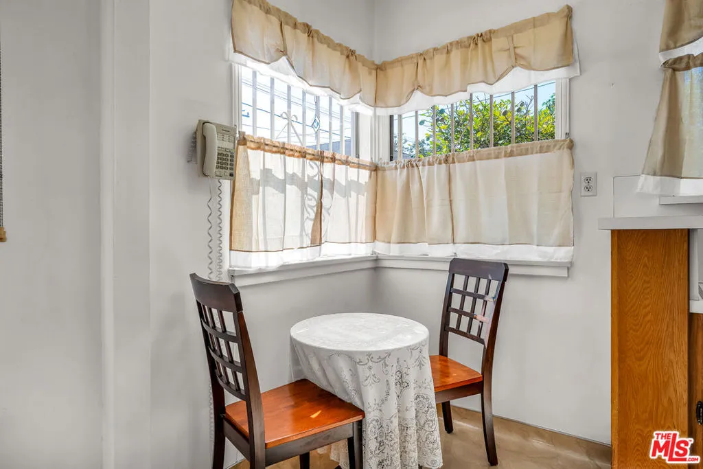 Signal Hill, California 90755, United States, 3 Bedrooms Bedrooms, ,1 BathroomBathrooms,Residential,Active,226019