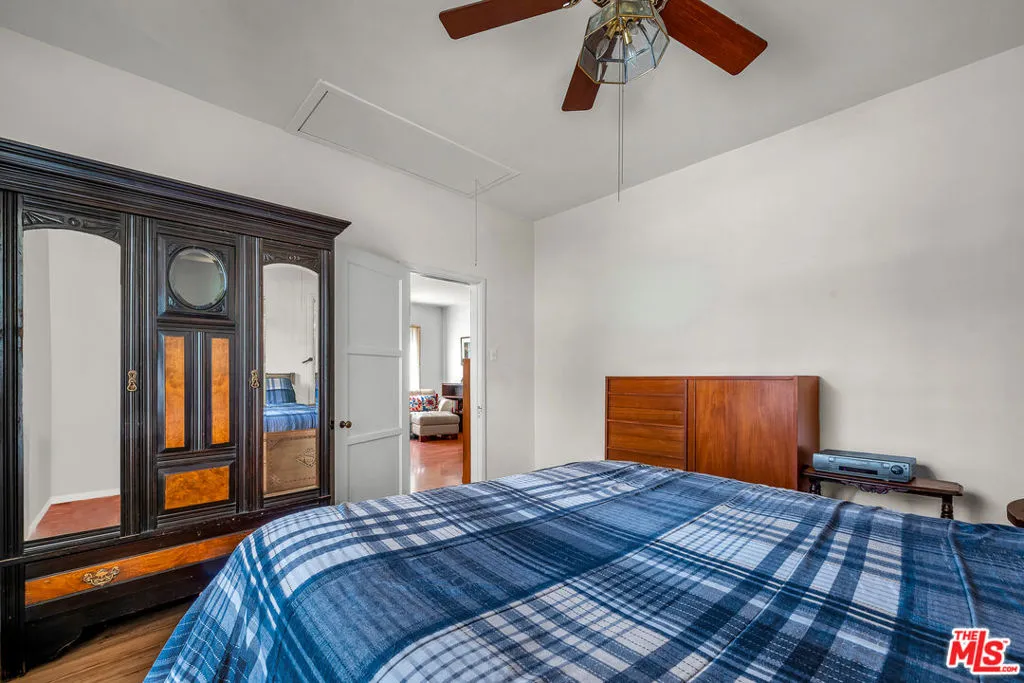 Signal Hill, California 90755, United States, 3 Bedrooms Bedrooms, ,1 BathroomBathrooms,Residential,Active,226019