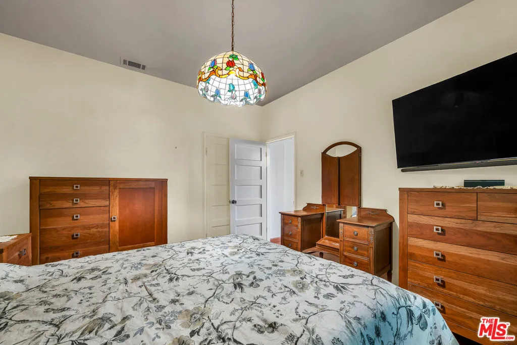 Signal Hill, California 90755, United States, 3 Bedrooms Bedrooms, ,1 BathroomBathrooms,Residential,Active,226019