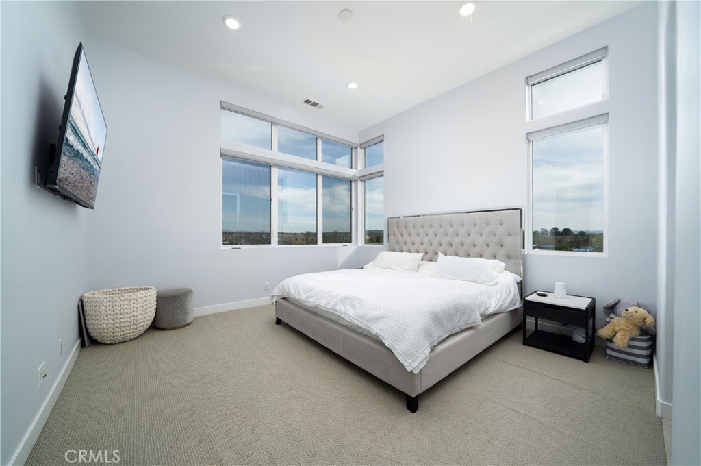 (OTHR)/Levity at Tustin Legacy - Residential Lease