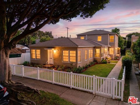 Photo of 2458 Oak Street, Santa Monica, CA 90405 (MLS # 26810053)