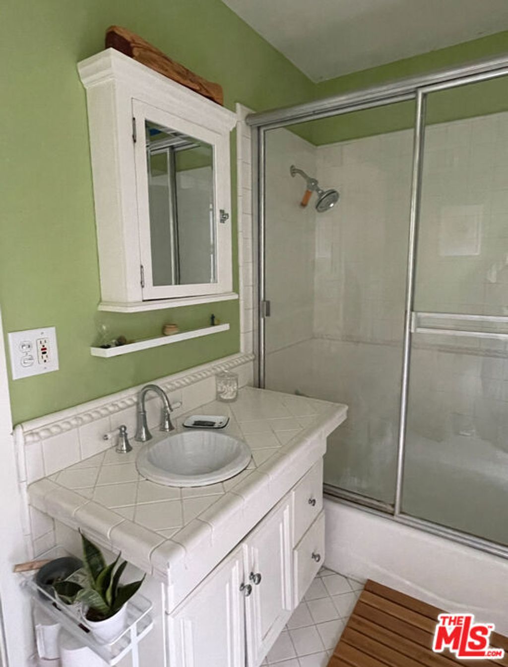 listing image 130727250042739988196