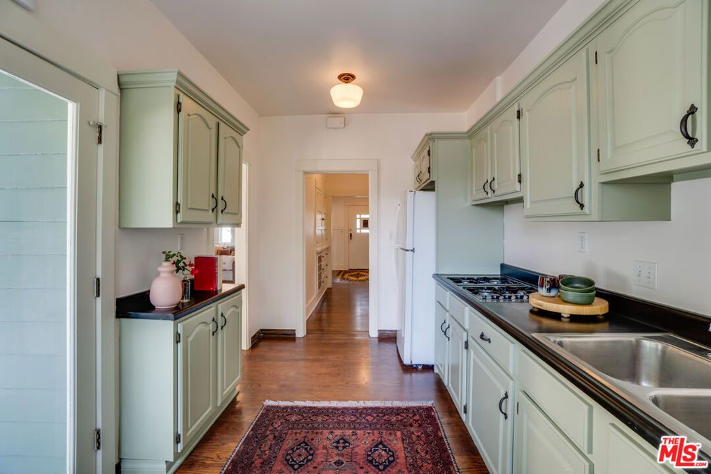listing image 130728750315025957709