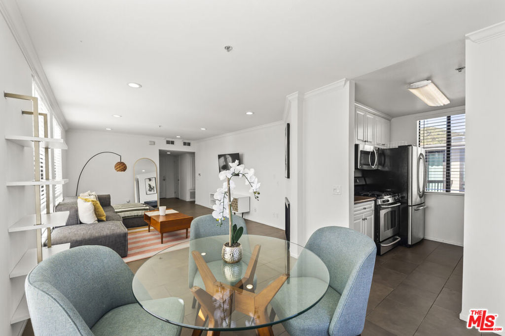 7320 Hawthorn Avenue 401