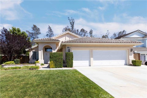 Photo of 39687 Corte Gata, Murrieta, CA 92562 (MLS # SW26144912)