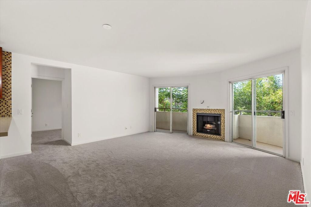 4702 Fulton Avenue 202