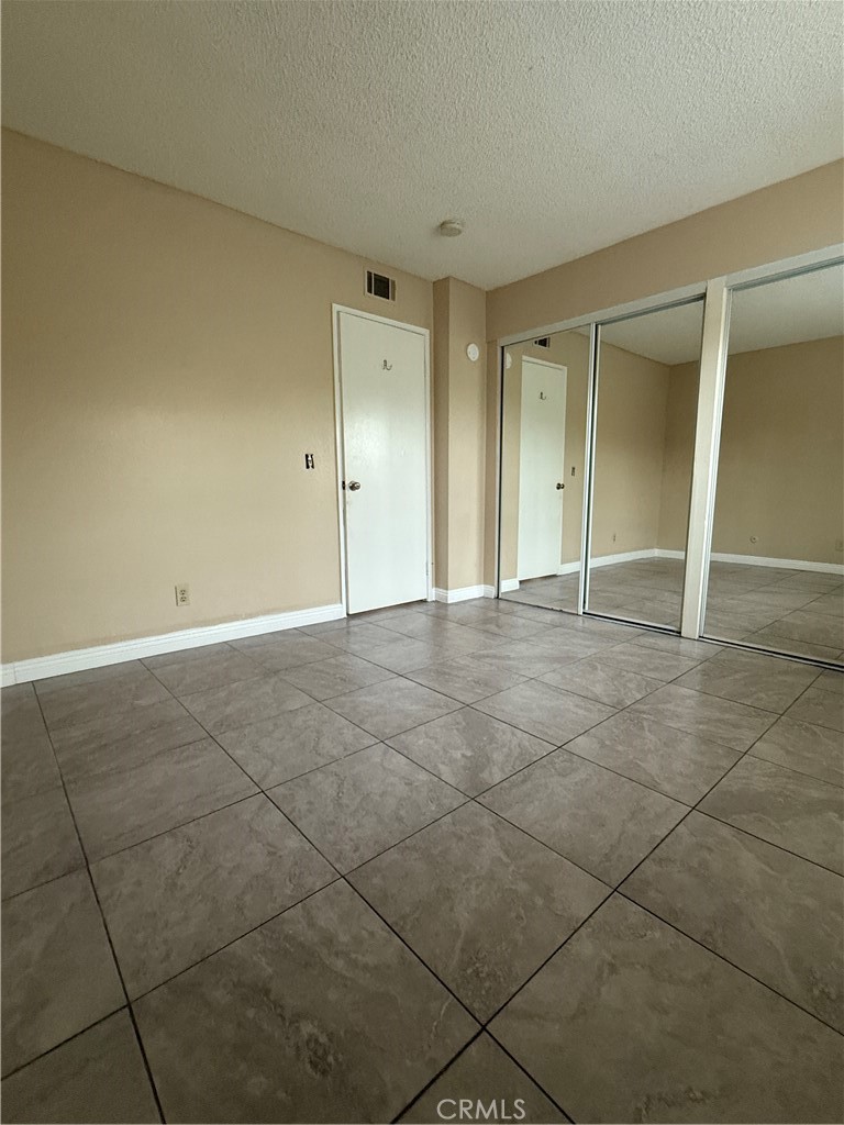 1735 E Washington G13