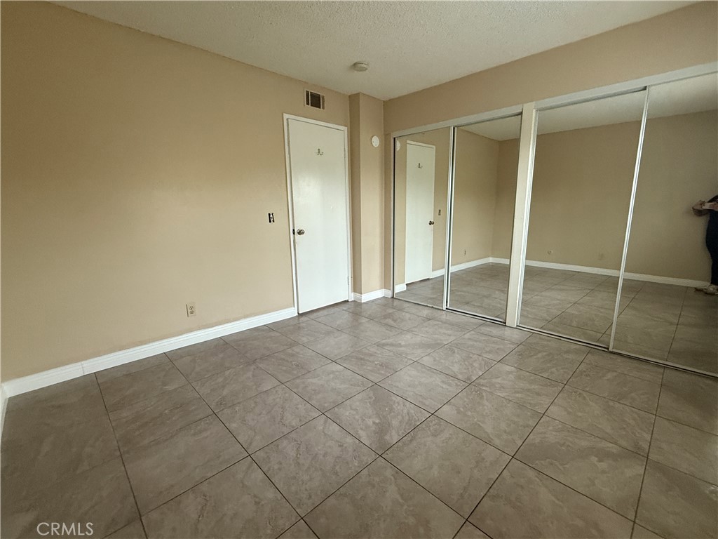 1735 E Washington G13