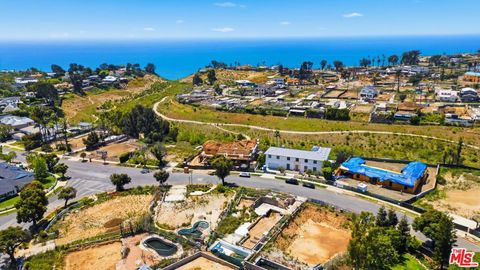 Photo of 622 Alma Real Drive, Pacific Palisades, CA 90272 (MLS # 26776445)