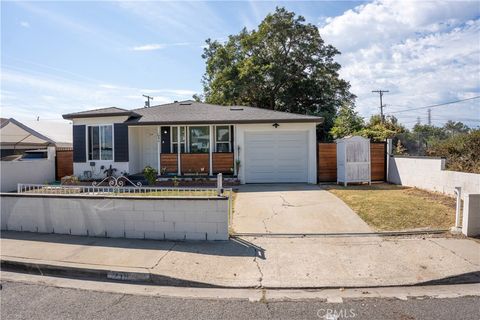 Photo of 218 W Johnson Street, Compton, CA 90220 (MLS # DW25217547) Photo of 218 W Johnson Street, Compton, CA 90220 (MLS # DW25217547)