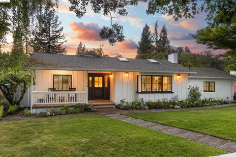 Photo of 12 Woodland Rd Rd, Orinda, CA 94563 (MLS # 41132289)