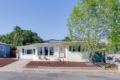 Photo of 4036 Loma Alta Dr Dr, San Diego, CA 92115 (MLS # 260007001SD)