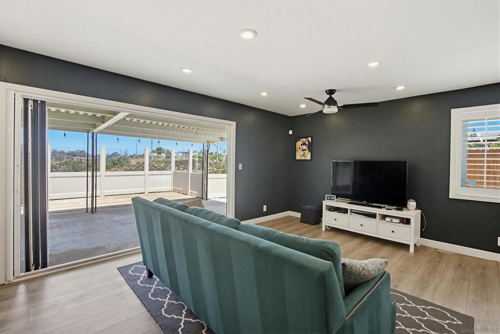 8426 Fireside Ave