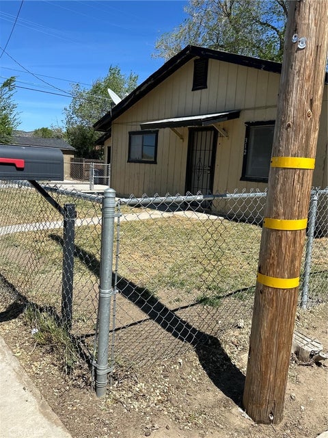 Photo of 229 W D ST, Tehachapi, CA 93561 (MLS # PI26207033)