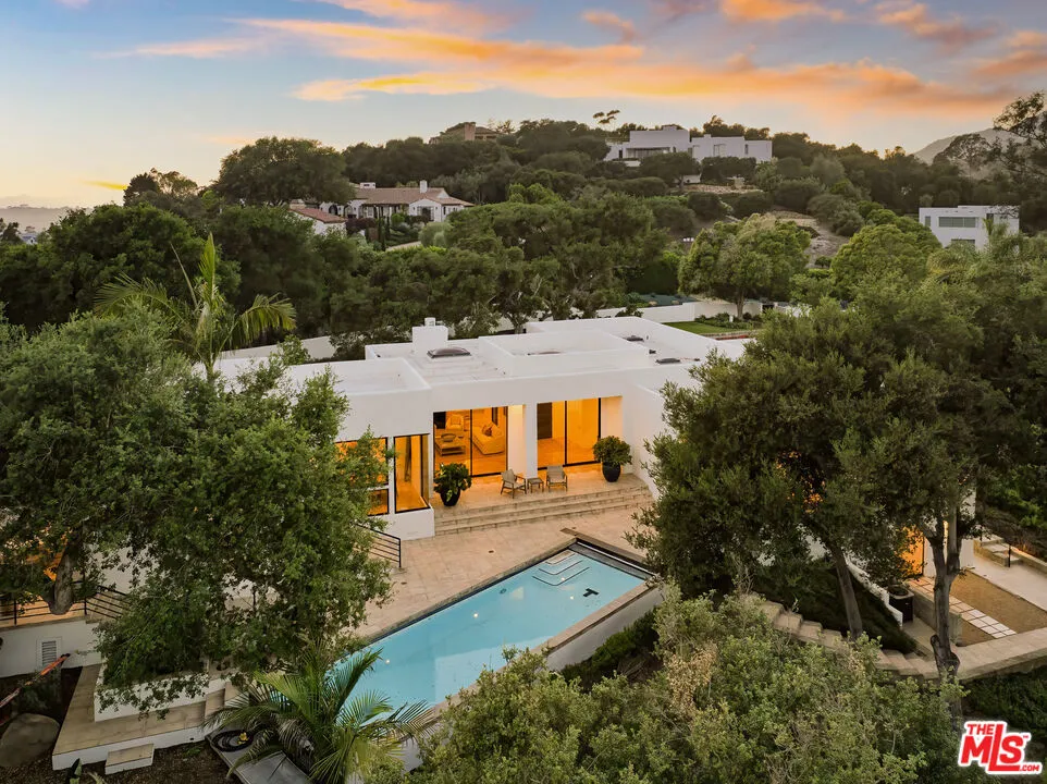 Santa Barbara, California 93108, United States, 4 Bedrooms Bedrooms, ,6 BathroomsBathrooms,Residential,Active,164992