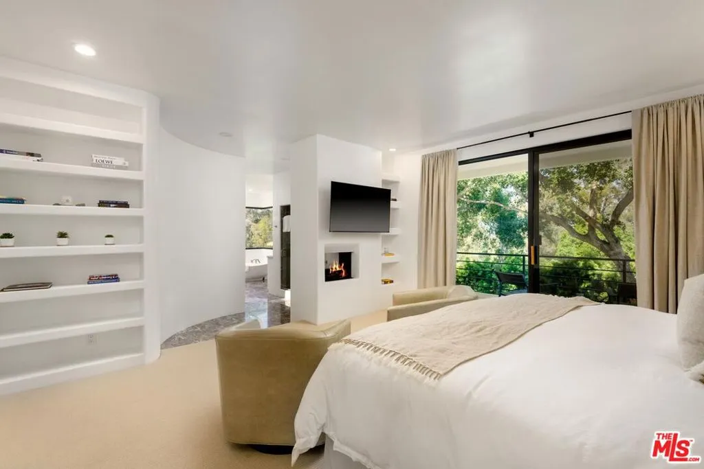 Santa Barbara, California 93108, United States, 4 Bedrooms Bedrooms, ,6 BathroomsBathrooms,Residential,Active,164992