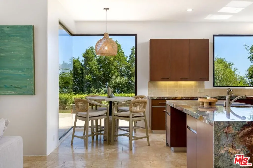 Santa Barbara, California 93108, United States, 4 Bedrooms Bedrooms, ,6 BathroomsBathrooms,Residential,Active,164992