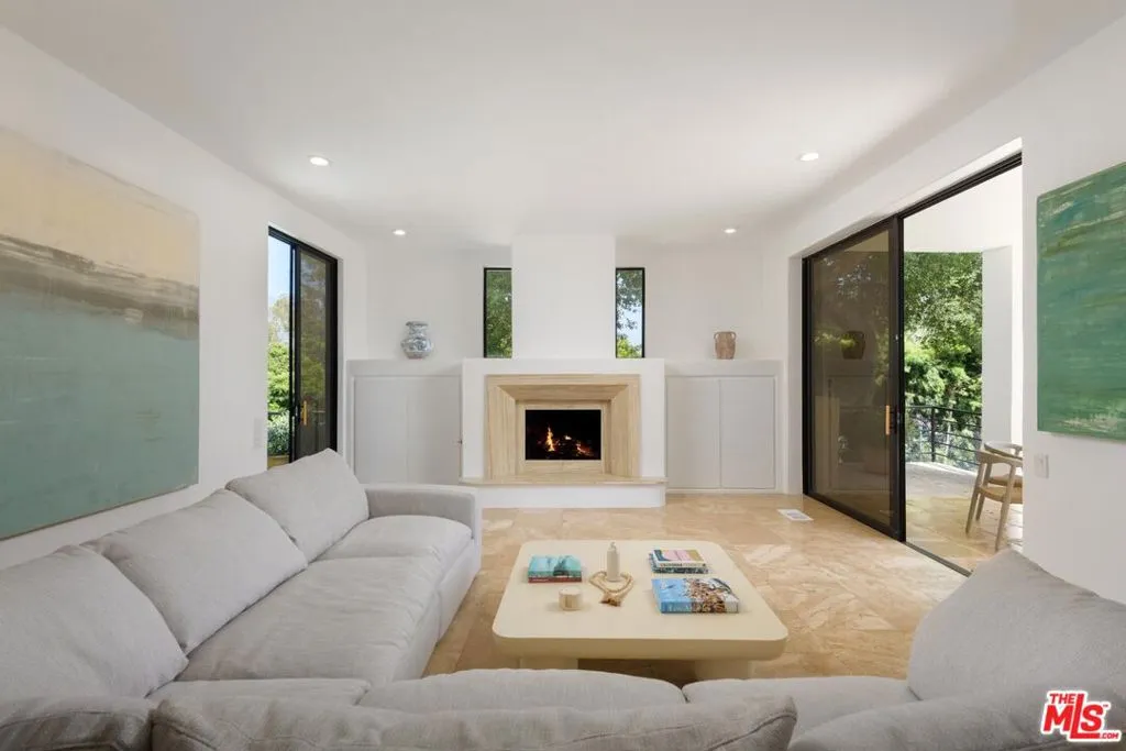 Santa Barbara, California 93108, United States, 4 Bedrooms Bedrooms, ,6 BathroomsBathrooms,Residential,Active,164992