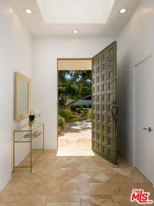 Santa Barbara, California 93108, United States, 4 Bedrooms Bedrooms, ,6 BathroomsBathrooms,Residential,Active,164992