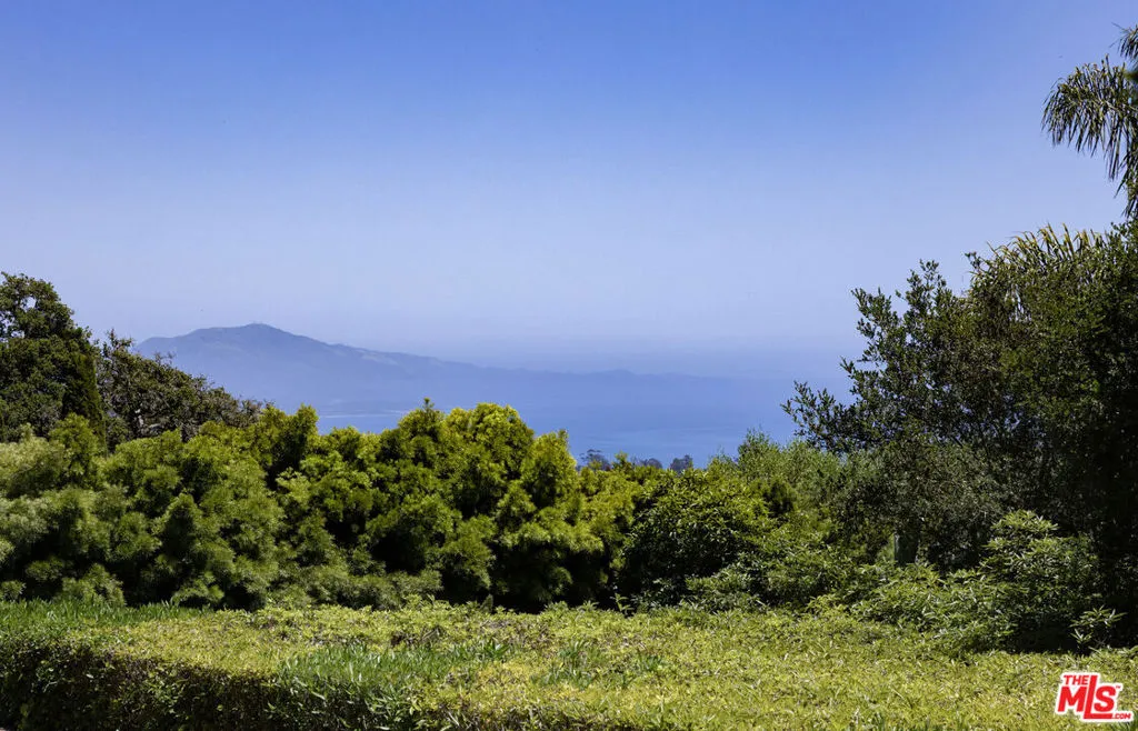 Santa Barbara, California 93108, United States, 4 Bedrooms Bedrooms, ,6 BathroomsBathrooms,Residential,Active,164992