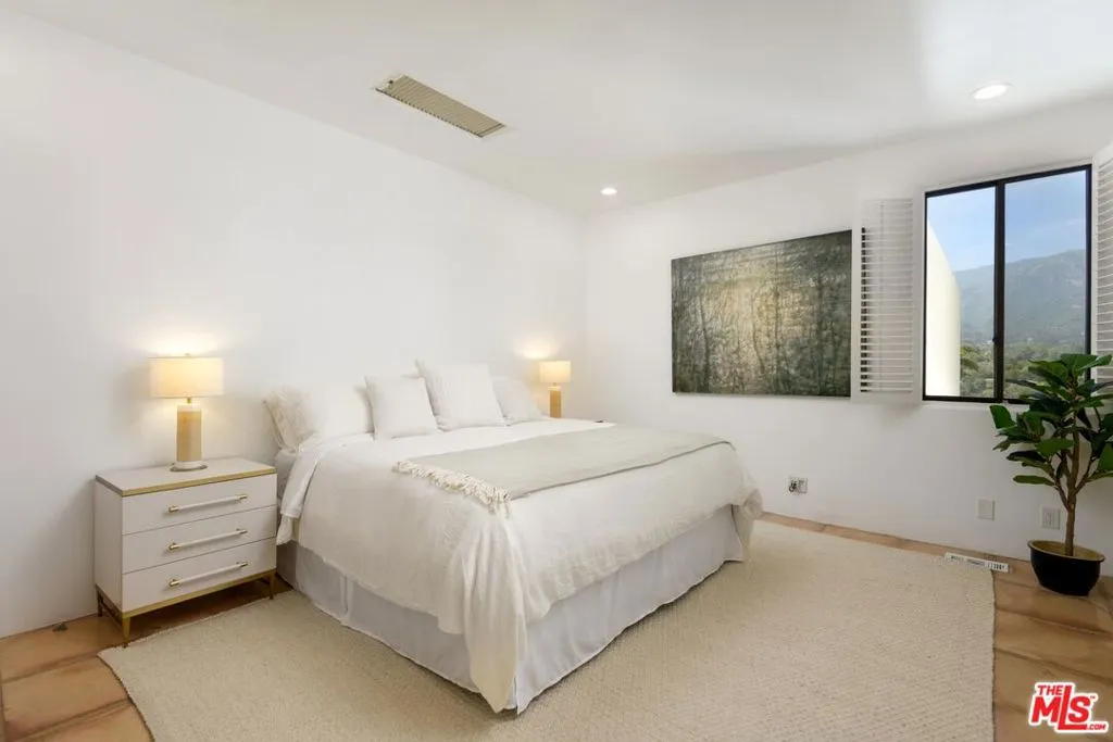 Santa Barbara, California 93108, United States, 4 Bedrooms Bedrooms, ,6 BathroomsBathrooms,Residential,Active,164992