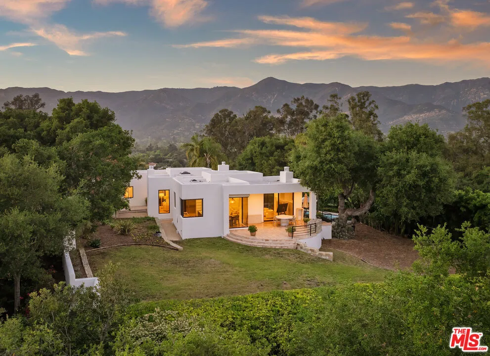 Santa Barbara, California 93108, United States, 4 Bedrooms Bedrooms, ,6 BathroomsBathrooms,Residential,Active,164992