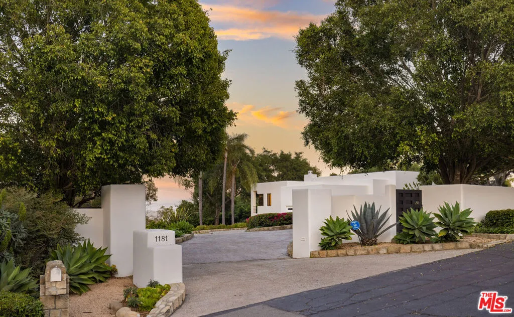 Santa Barbara, California 93108, United States, 4 Bedrooms Bedrooms, ,6 BathroomsBathrooms,Residential,Active,164992