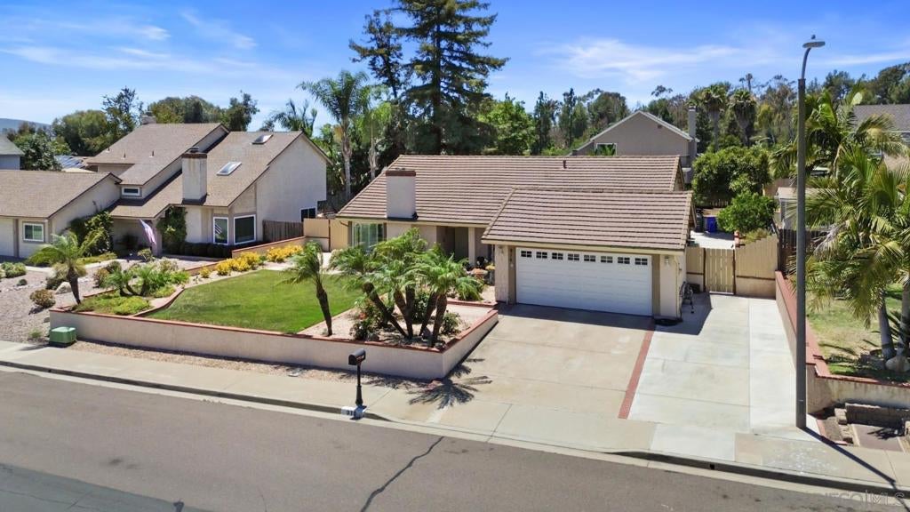 916 Carriage DR