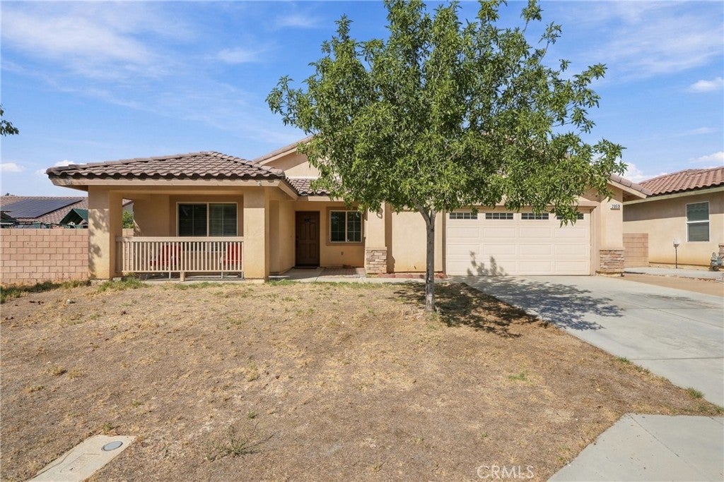 Photo of 2053 E Jenner Street, Lancaster, CA 93535 (MLS # SR26221390)