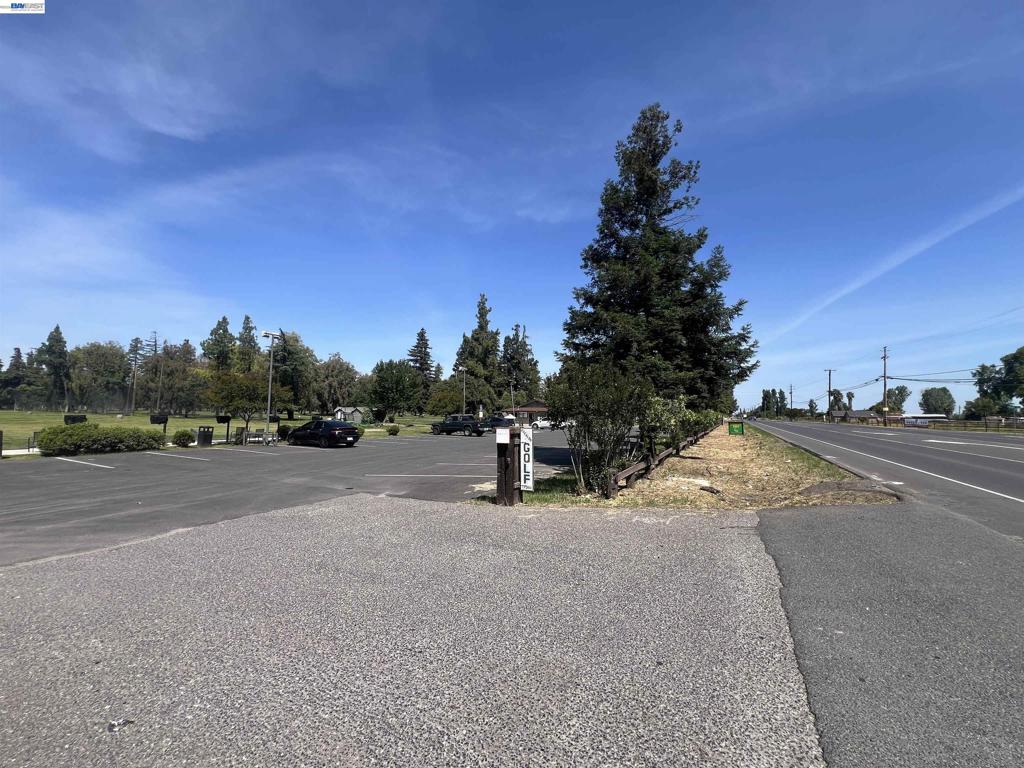 17051 Escalon Bellotta Rd