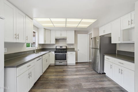 Photo of 735 County Square Drive #34, Ventura, CA 93003 (MLS # V1-36627)
