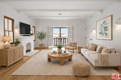 Photo of 346 N Gardner Street, Los Angeles, CA 90036 (MLS # 26685037)
