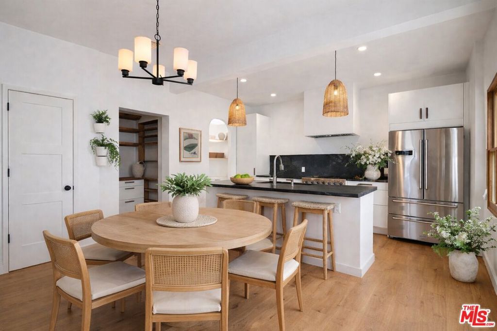 Photo of 346 N Gardner Street, Los Angeles, CA 90036 (MLS # 26685037)