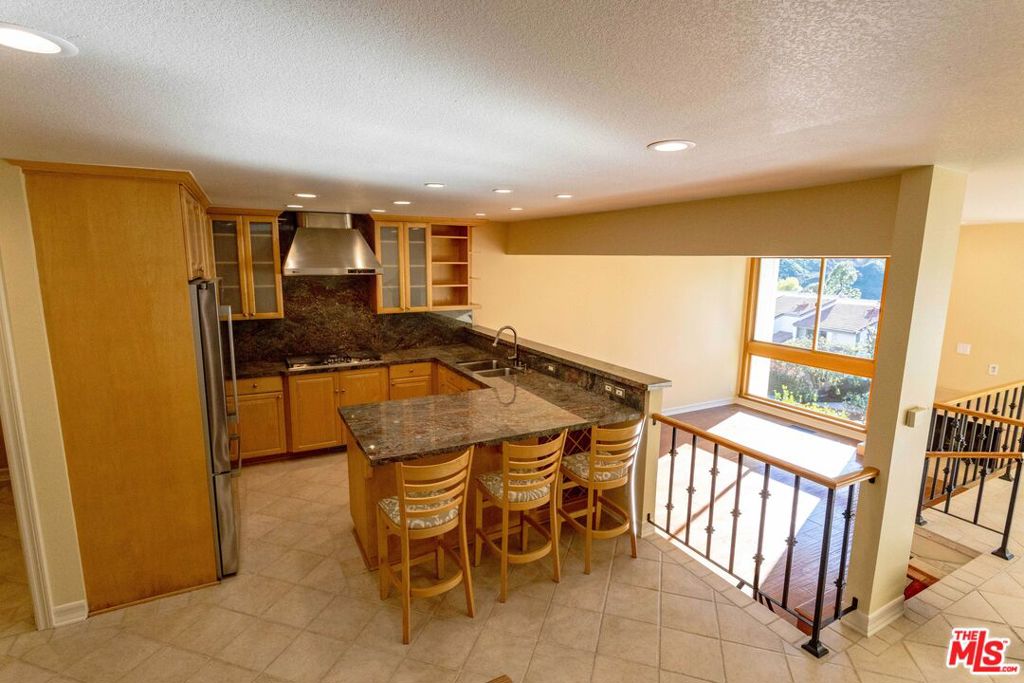 17097 Palisades Circle