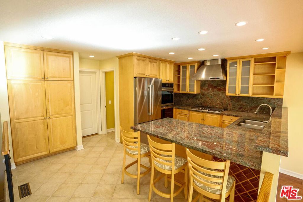 Photo of 17097 Palisades Circle, Pacific Palisades, CA 90272 (MLS # 26638429)