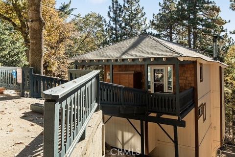 Photo of 1215 Scenic Way Way, Rimforest, CA 92378 (MLS # IG25245161)