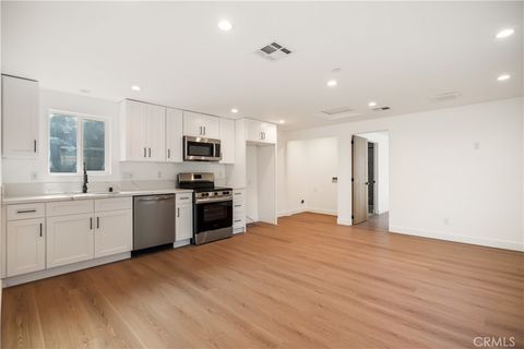 6937 Jellico Avenue Lake Balboa CA 91406